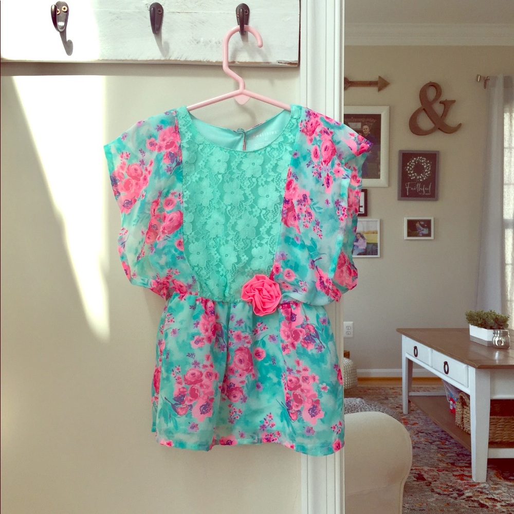 Girl’s 4T top.
